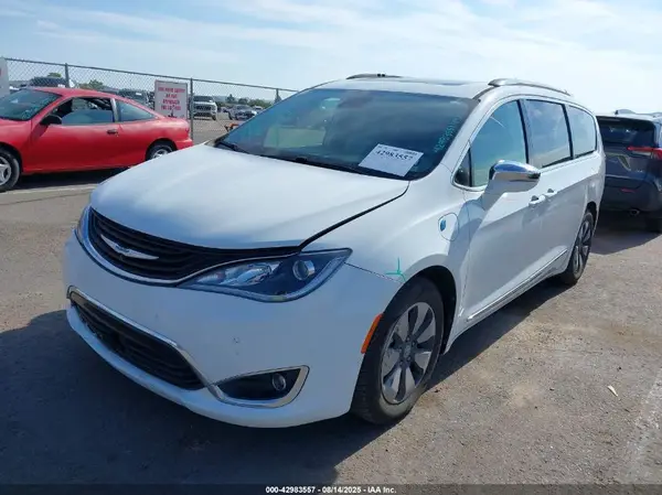 2C4RC1N75JR183459 2018 CHRYSLER PACIFICA - Image 2
