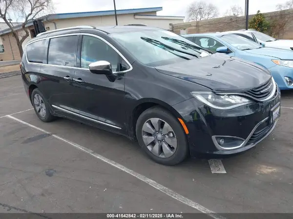 2C4RC1N75JR213401 2018 CHRYSLER PACIFICA - Image 1
