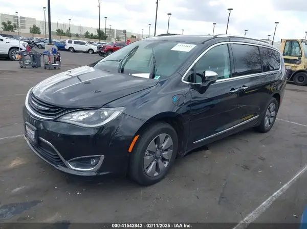 2C4RC1N75JR213401 2018 CHRYSLER PACIFICA - Image 2