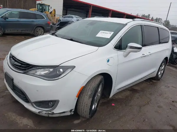 2C4RC1N75JR364593 2018 CHRYSLER PACIFICA - Image 2
