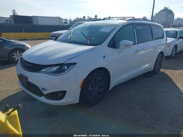 2C4RC1N75LR257739 2020 CHRYSLER PACIFICA - Image 2