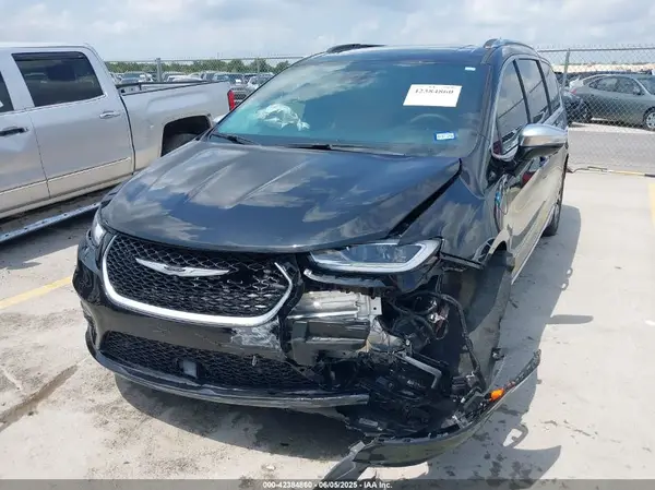 2023 CHRYSLER PACIFICA auction photo 6