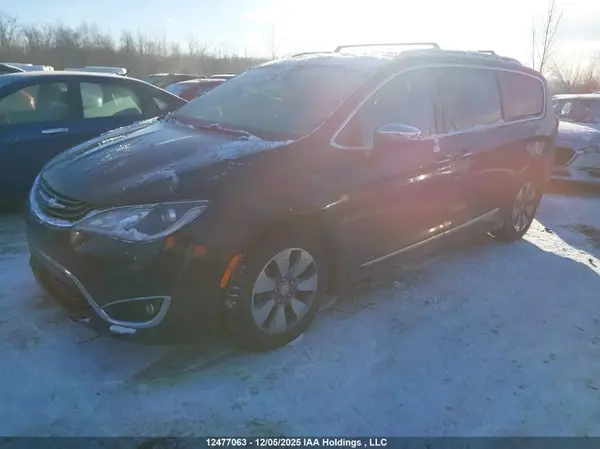 2C4RC1N76HR684807 2017 CHRYSLER PACIFICA - Image 2