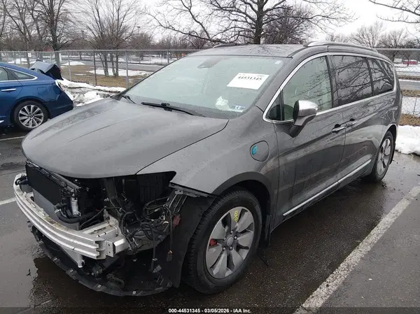 2C4RC1N76HR709771 2017 CHRYSLER PACIFICA - Image 2