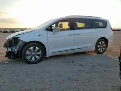 2C4RC1N76JR105143 2018 CHRYSLER PACIFICA