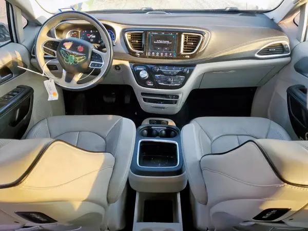 2C4RC1N76JR105143 2018 CHRYSLER PACIFICA - Image 8