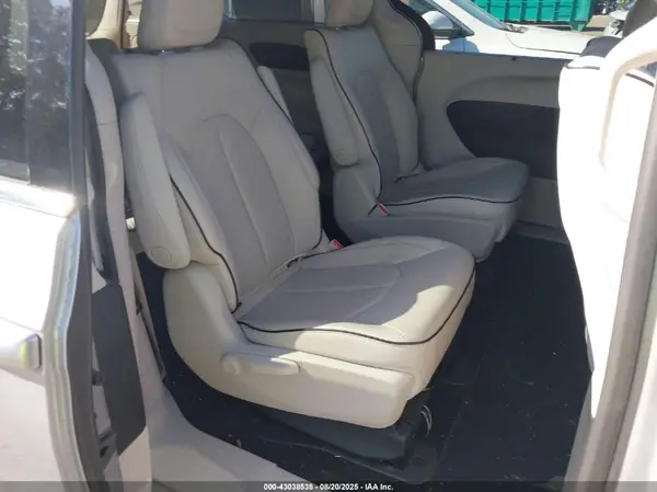 2C4RC1N76JR111914 2018 CHRYSLER PACIFICA - Image 8