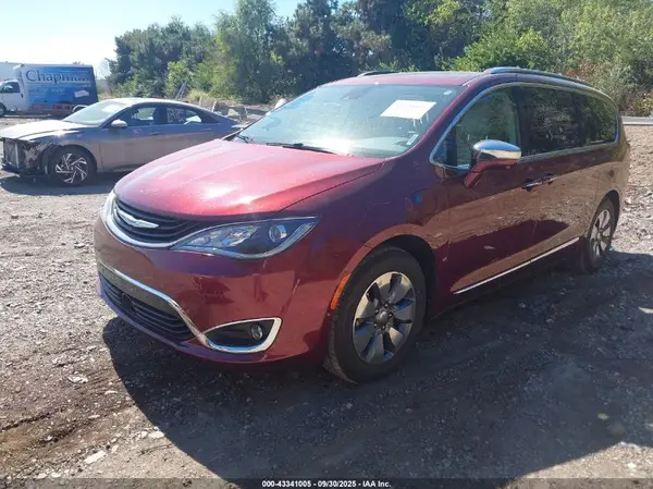 2C4RC1N76JR229963 2018 CHRYSLER PACIFICA - Image 2