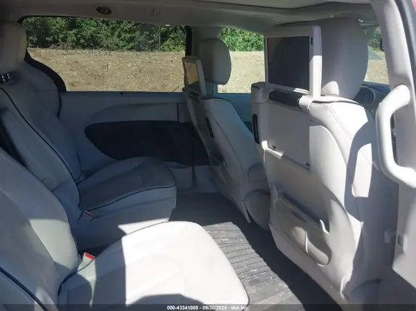 2C4RC1N76JR229963 2018 CHRYSLER PACIFICA - Image 8