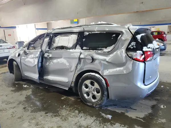 2C4RC1N76JR236685 2018 CHRYSLER PACIFICA - Image 2