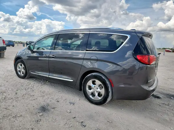 2C4RC1N76JR359130 2018 CHRYSLER PACIFICA - Image 2
