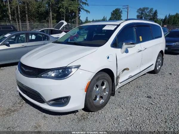 2C4RC1N76JR359256 2018 CHRYSLER PACIFICA - Image 2