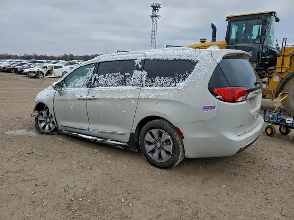 2C4RC1N76KR715660 2019 CHRYSLER PACIFICA - Image 2