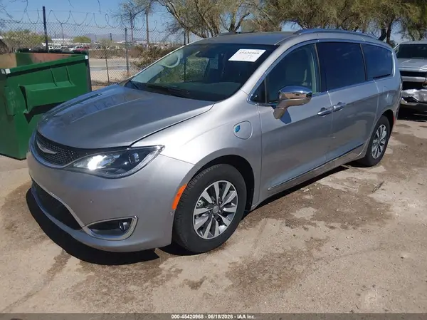 2C4RC1N76LR113648 2020 CHRYSLER PACIFICA - Image 2