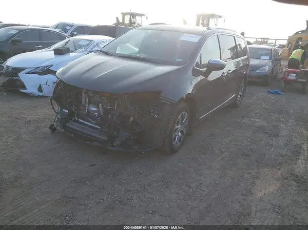 2C4RC1N76PR584608 2023 CHRYSLER PACIFICA - Image 2