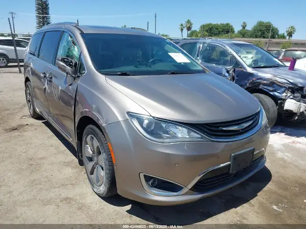 2C4RC1N77HR689613 2017 CHRYSLER PACIFICA - Image 1