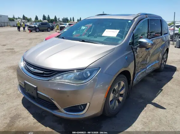 2C4RC1N77HR689613 2017 CHRYSLER PACIFICA - Image 2
