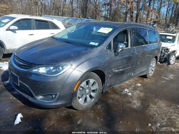 2C4RC1N77HR739930 2017 CHRYSLER PACIFICA - Image 2