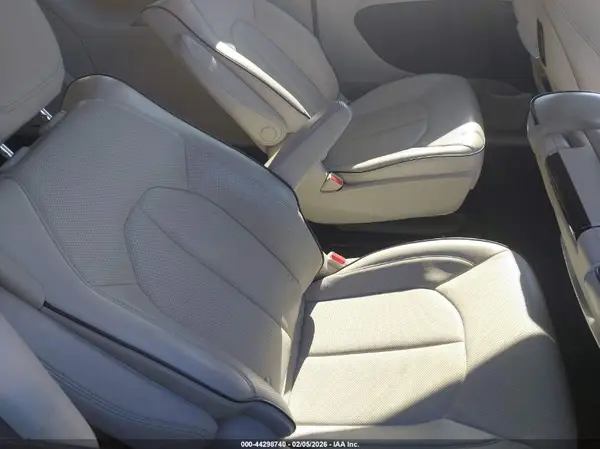 2C4RC1N77HR739930 2017 CHRYSLER PACIFICA - Image 8