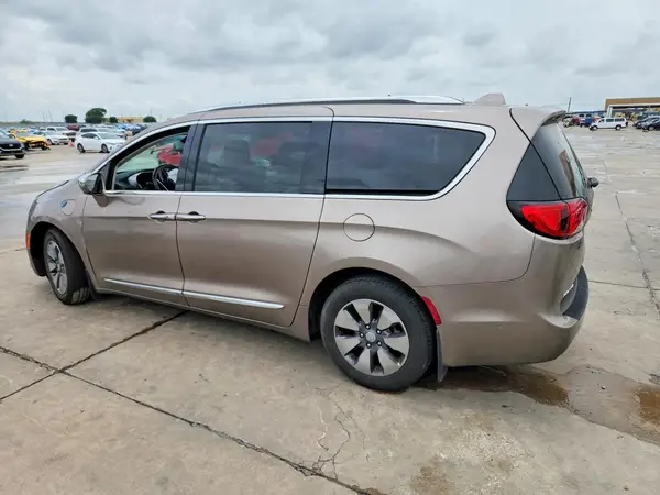 2C4RC1N77JR105569 2018 CHRYSLER PACIFICA - Image 2