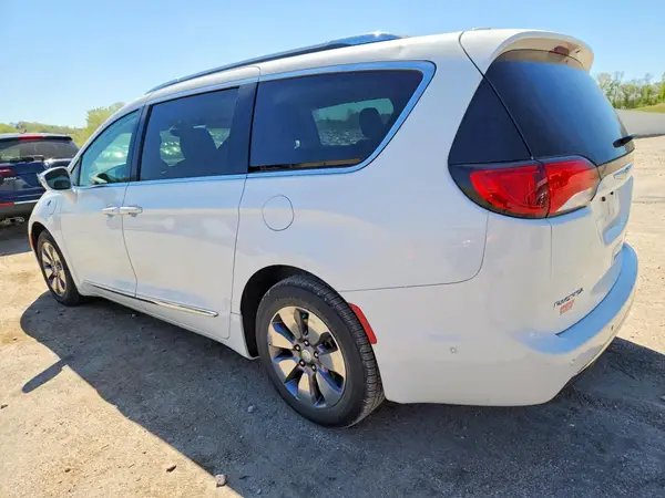 2C4RC1N77JR126762 2018 CHRYSLER PACIFICA - Image 2