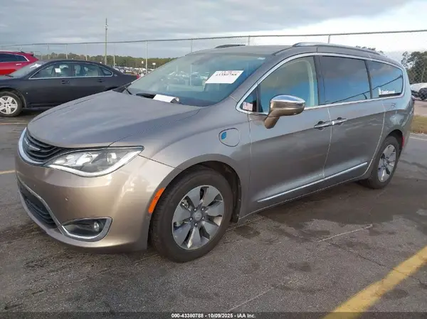 2C4RC1N77JR172611 2018 CHRYSLER PACIFICA - Image 2