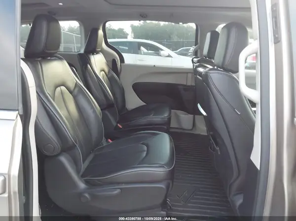 2C4RC1N77JR172611 2018 CHRYSLER PACIFICA - Image 8