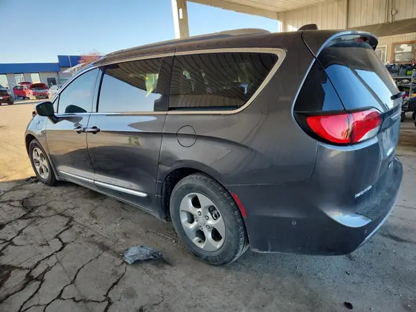 2C4RC1N77JR178439 2018 CHRYSLER PACIFICA - Image 2