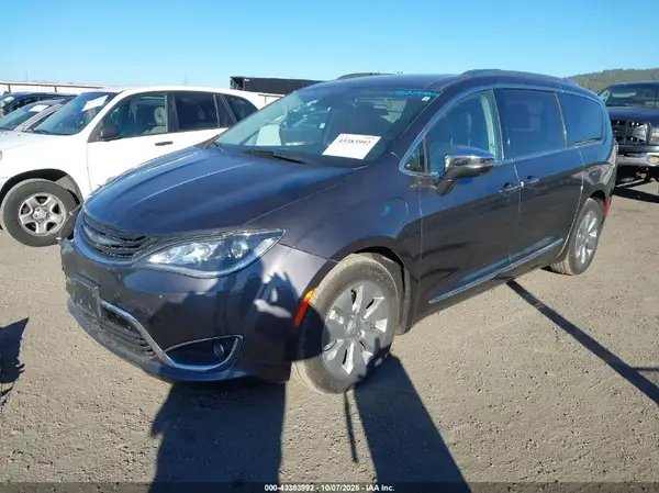 2C4RC1N77JR213691 2018 CHRYSLER PACIFICA - Image 2