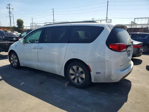2C4RC1N77JR358617 2018 CHRYSLER PACIFICA - Image 2