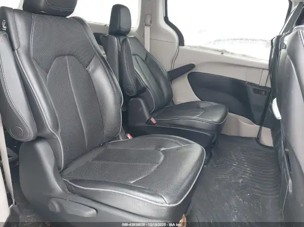 2C4RC1N77JR364563 2018 CHRYSLER PACIFICA - Image 8