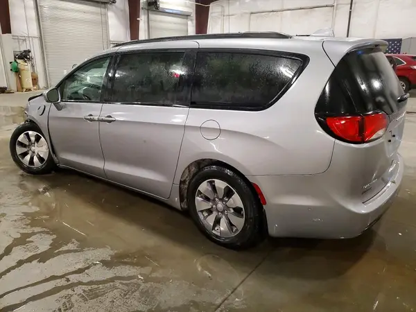 2C4RC1N77JR365843 2018 CHRYSLER PACIFICA - Image 2