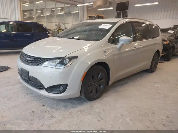 2C4RC1N77KR605443 2019 CHRYSLER PACIFICA - Image 2