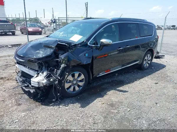 2C4RC1N77LR112167 2020 CHRYSLER PACIFICA - Image 2