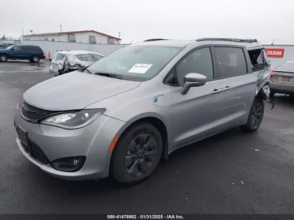 2C4RC1N77LR224483 2020 CHRYSLER PACIFICA - Image 2
