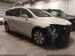 2C4RC1N78HR709576 2017 CHRYSLER PACIFICA