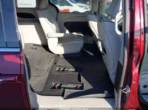 2C4RC1N78JR131095 2018 CHRYSLER PACIFICA - Image 8
