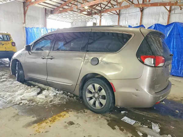 2C4RC1N78JR213053 2018 CHRYSLER PACIFICA - Image 2