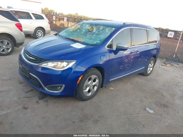 2C4RC1N78JR229978 2018 CHRYSLER PACIFICA - Image 2