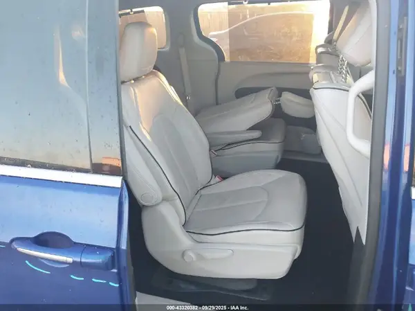 2C4RC1N78JR229978 2018 CHRYSLER PACIFICA - Image 8