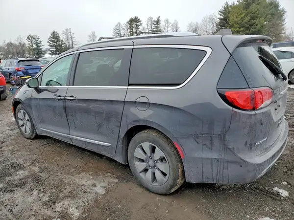 2C4RC1N78JR258297 2018 CHRYSLER PACIFICA - Image 2