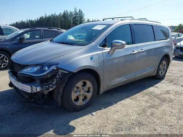 2C4RC1N78JR340675 2018 CHRYSLER PACIFICA - Image 2