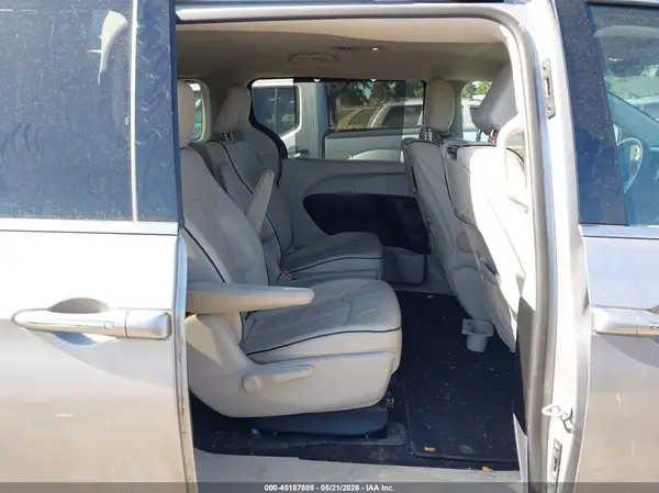 2C4RC1N78JR340675 2018 CHRYSLER PACIFICA - Image 8