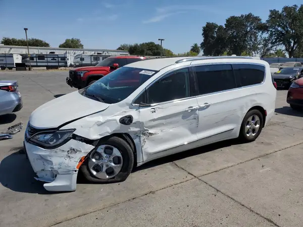2C4RC1N78JR358903 2018 CHRYSLER PACIFICA - Image 1