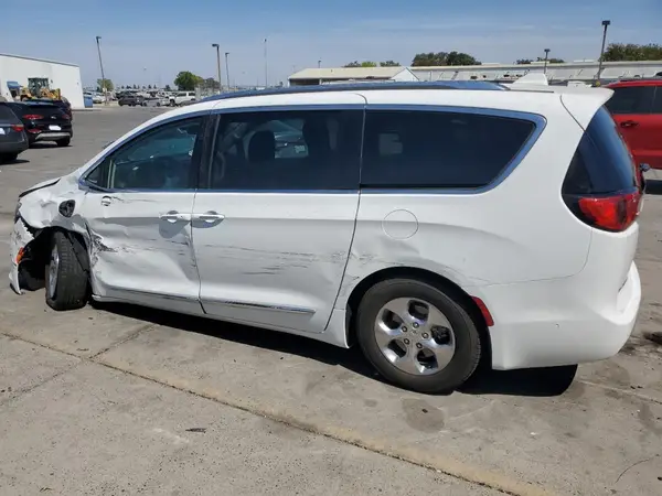 2C4RC1N78JR358903 2018 CHRYSLER PACIFICA - Image 2