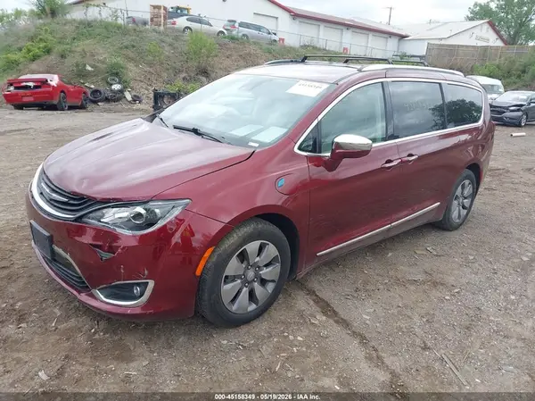 2C4RC1N78JR365253 2018 CHRYSLER PACIFICA - Image 2