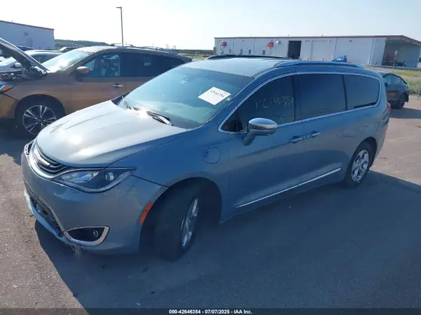 2C4RC1N79HR758253 2017 CHRYSLER PACIFICA - Image 2