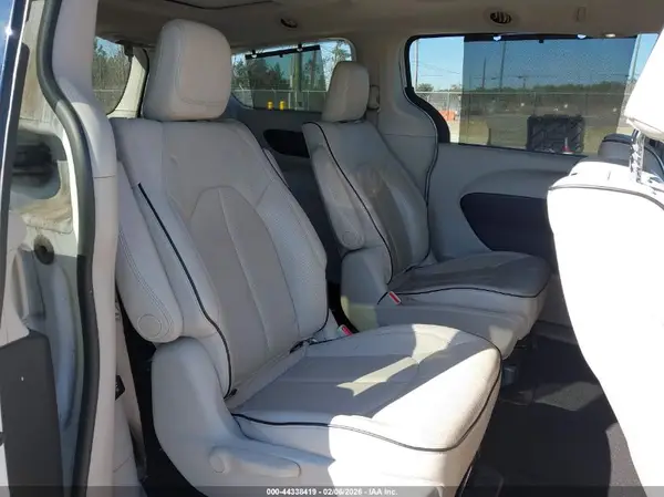 2C4RC1N79HR822310 2017 CHRYSLER PACIFICA - Image 8