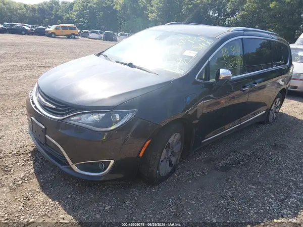 2C4RC1N79JR105122 2018 CHRYSLER PACIFICA - Image 2