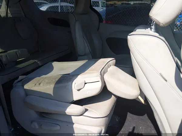 2C4RC1N79JR105122 2018 CHRYSLER PACIFICA - Image 8